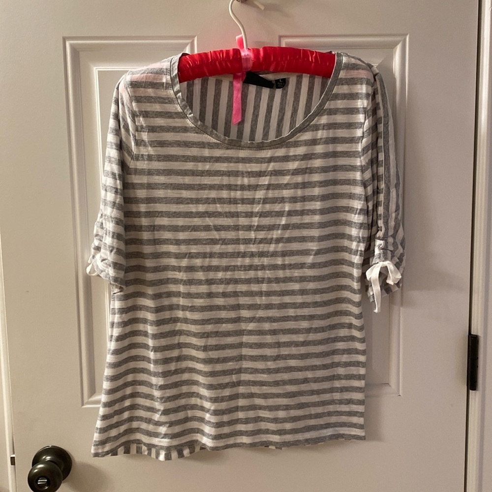 Onque grey and white stripe pull over shirt